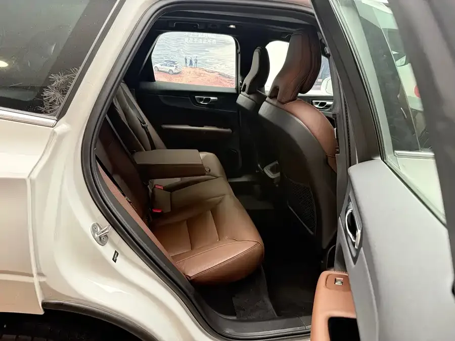 Volvo XC60 2024 B5 4WD Zhiyuan Luxury Edition 2025 — миниатюра 2