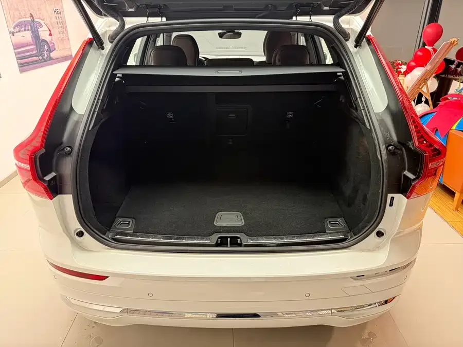 Volvo XC60 2024 B5 4WD Zhiyuan Luxury Edition 2025 — миниатюра 3