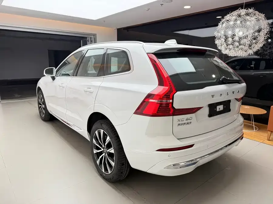 Volvo XC60 2024 B5 4WD Zhiyuan Luxury Edition 2025 — миниатюра 5