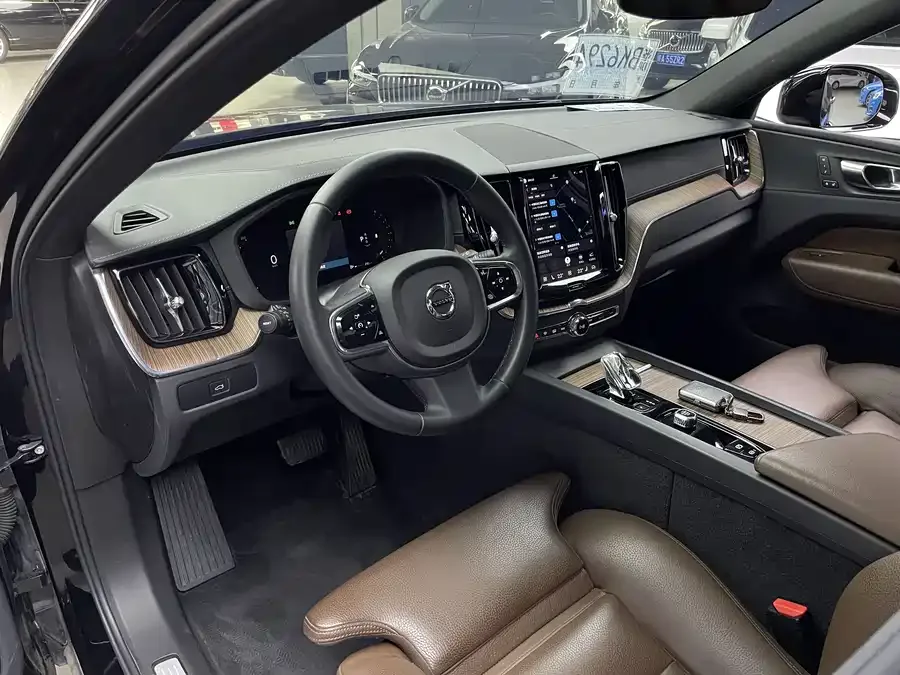 Volvo XC60 2023 B5 4WD Zhiyuan Luxury Edition 2022 — миниатюра 2