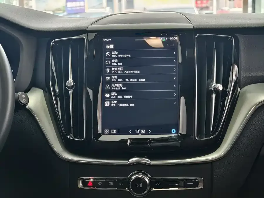 Volvo XC60 2022 B5 four-wheel drive Zhiyi Sports Edition 2022 — миниатюра 4