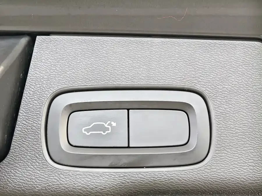 Volvo XC60 2022 B5 four-wheel drive Zhiyi Sports Edition 2022 — миниатюра 5