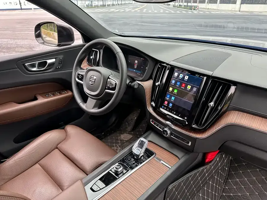 Volvo XC60 2025 B5 4WD Zhiyuan Luxury Edition 2024 — миниатюра 4