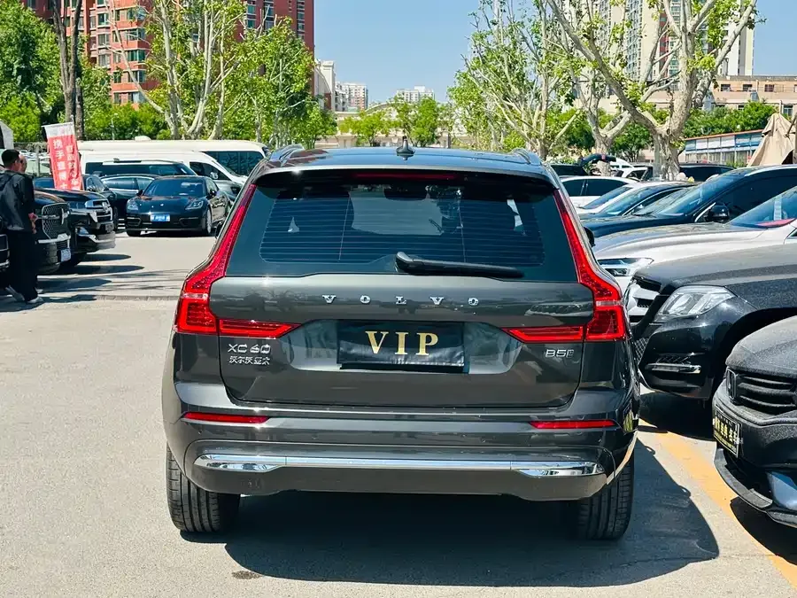 Volvo XC60 2022 B5 four-wheel drive Zhiyuan Deluxe Edition 2022 — миниатюра 2