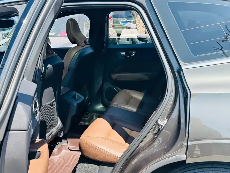 Volvo XC60 2022 B5 four-wheel drive Zhiyuan Deluxe Edition 2022 — миниатюра 3