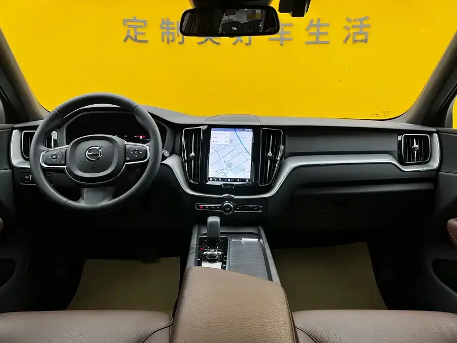 Volvo XC60 2022 B5 four-wheel drive Zhiyi Sports Edition 2022 — миниатюра 4