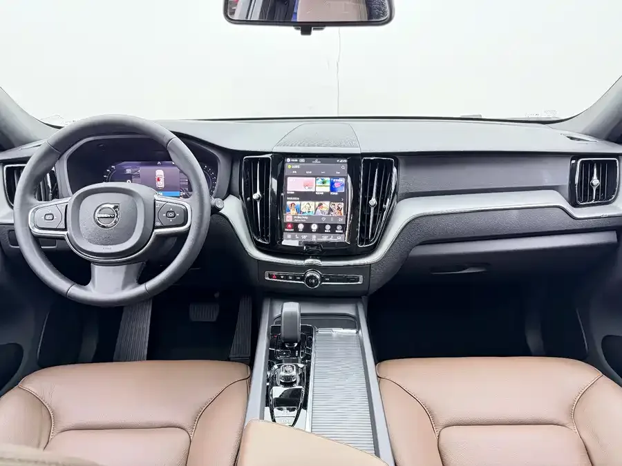 Volvo XC60 2023 B5 4WD Zhiyi Luxury Edition 2023 — миниатюра 2