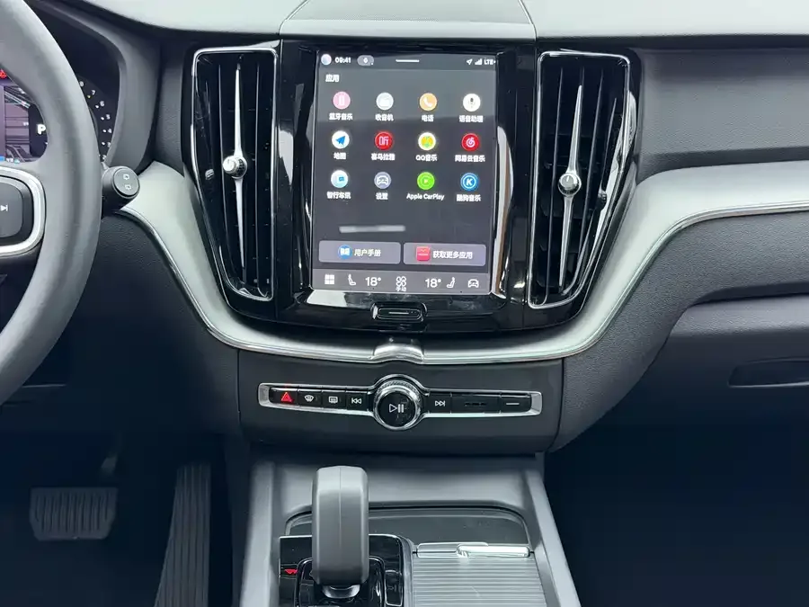 Volvo XC60 2023 B5 4WD Zhiyi Luxury Edition 2023 — миниатюра 5