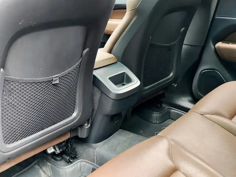 Volvo XC60 2024 B5 4WD Zhiyi Luxury Edition 2024 — миниатюра 3