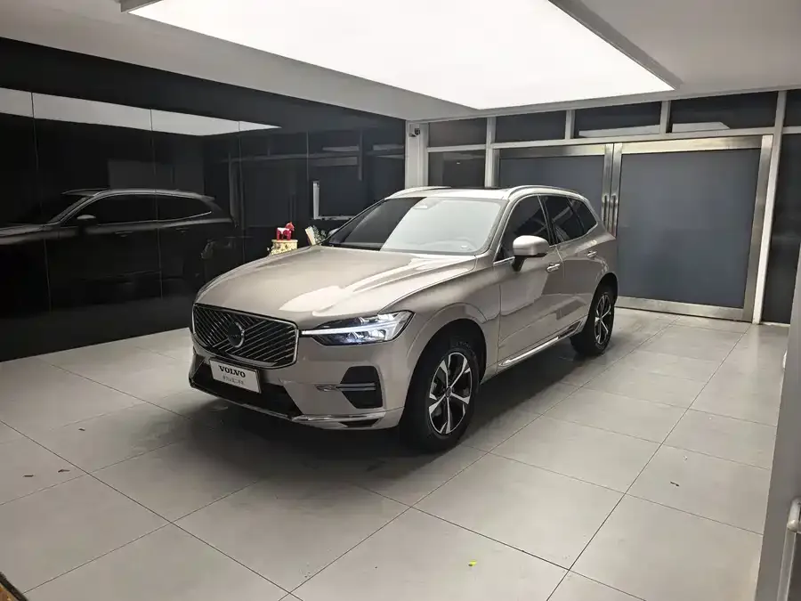 Volvo XC60 2026 B5 4WD Zhiyi Luxury Edition 2025 — фото 1, купить с доставкой в Москву