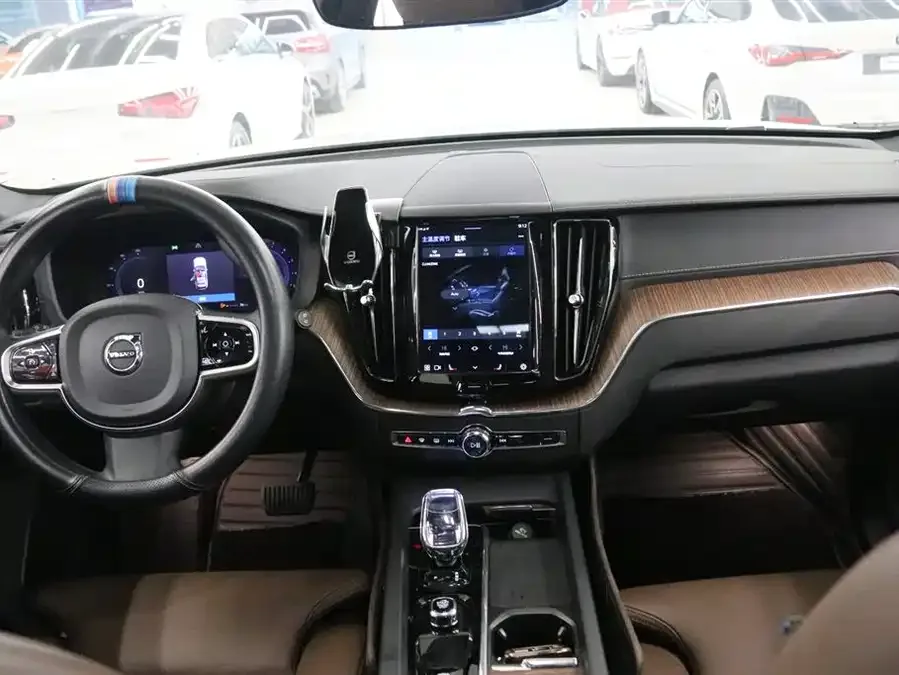 Volvo XC60 2023 B5 4WD Zhiyuan Luxury Edition 2023 — миниатюра 2