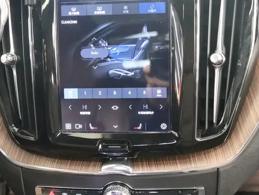 Volvo XC60 2023 B5 4WD Zhiyuan Luxury Edition 2023 — миниатюра 3