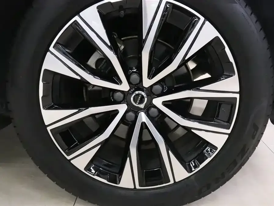 Volvo XC60 2023 B5 4WD Zhiyuan Luxury Edition 2023 — миниатюра 5