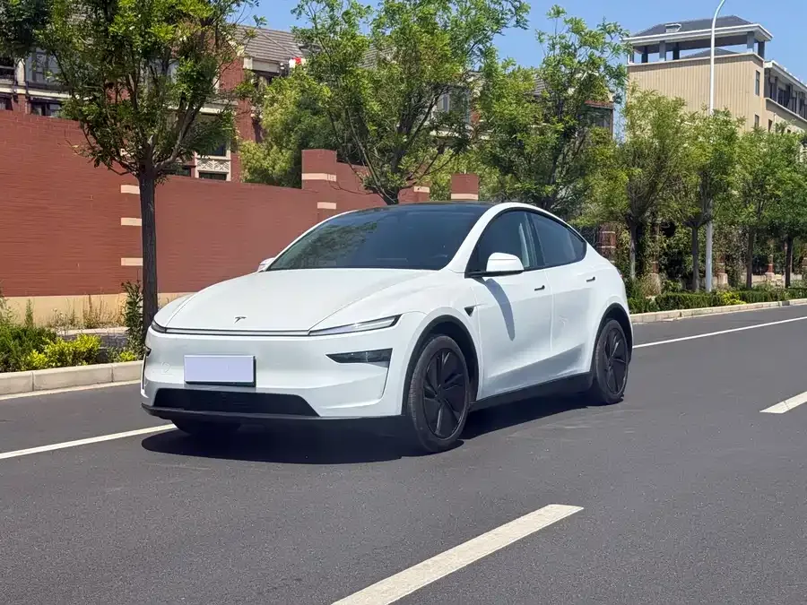 Tesla Model Y 2025