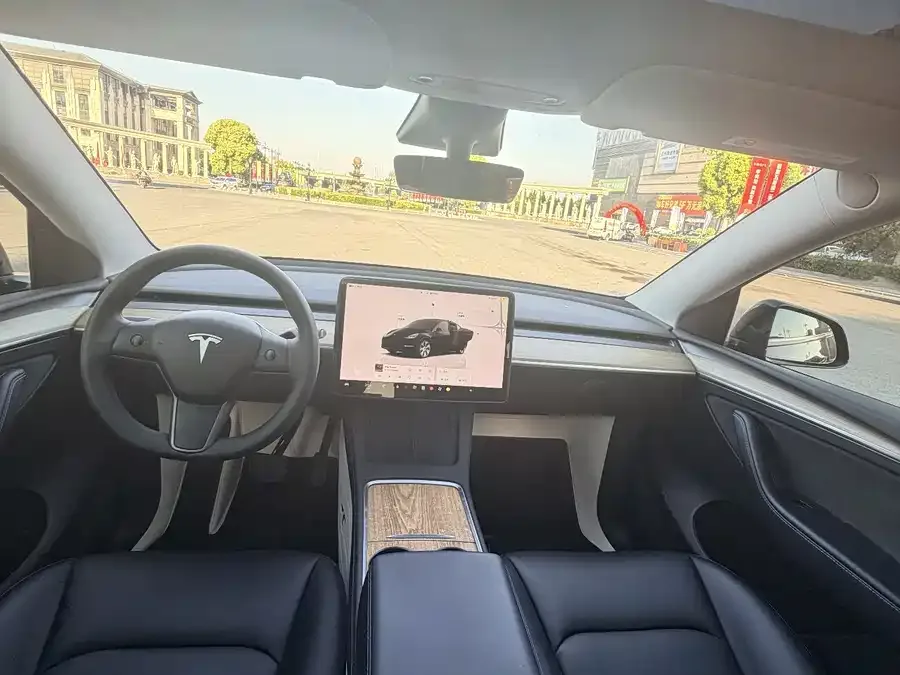 Tesla Model Y Model Y 2022 facelift rear-wheel drive version 2023 — миниатюра 5