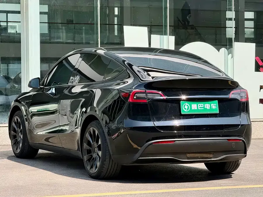Tesla Model Y Model Y 2022 facelift rear-wheel drive version 2023 — миниатюра 2
