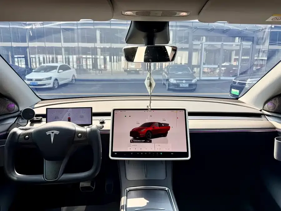 Tesla Model Y Model Y 2022 facelift rear-wheel drive version 2023 — миниатюра 3