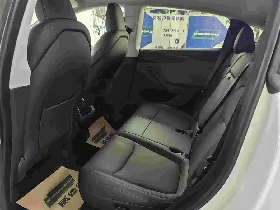 Tesla Model Y Model Y 2025 rear-wheel drive version 2025 — миниатюра 3