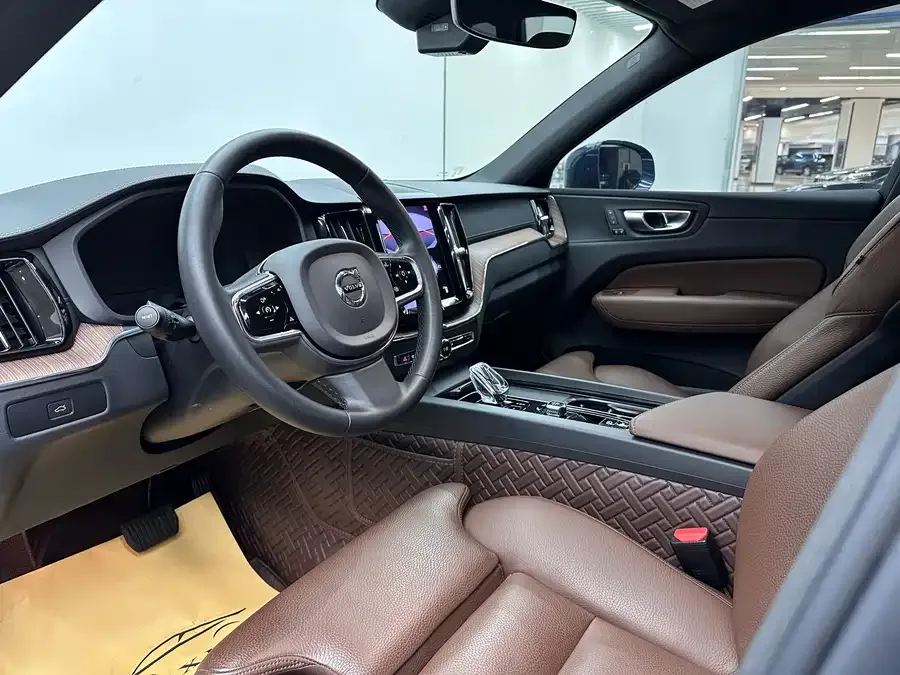 Volvo XC60 2024 B5 4WD Zhiyuan Luxury Edition 2023 — миниатюра 3