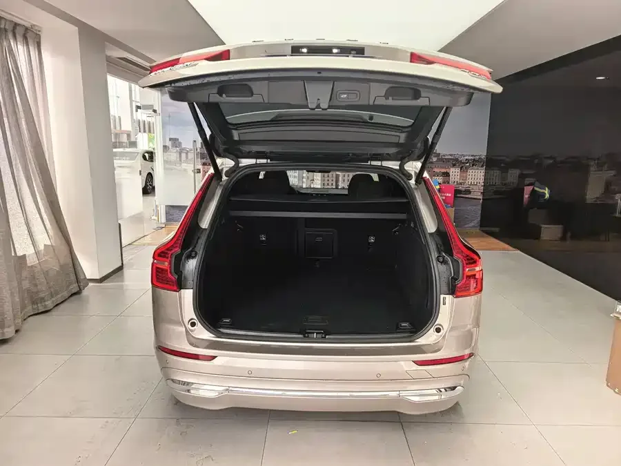 Volvo XC60 2025 B5 4WD Zhiyi Luxury Edition 2025 — миниатюра 4