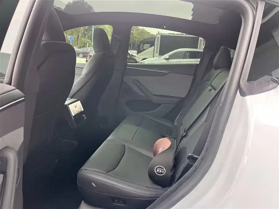 Tesla Model Y Model Y 2026 Rear-Wheel Drive 2026 — миниатюра 2