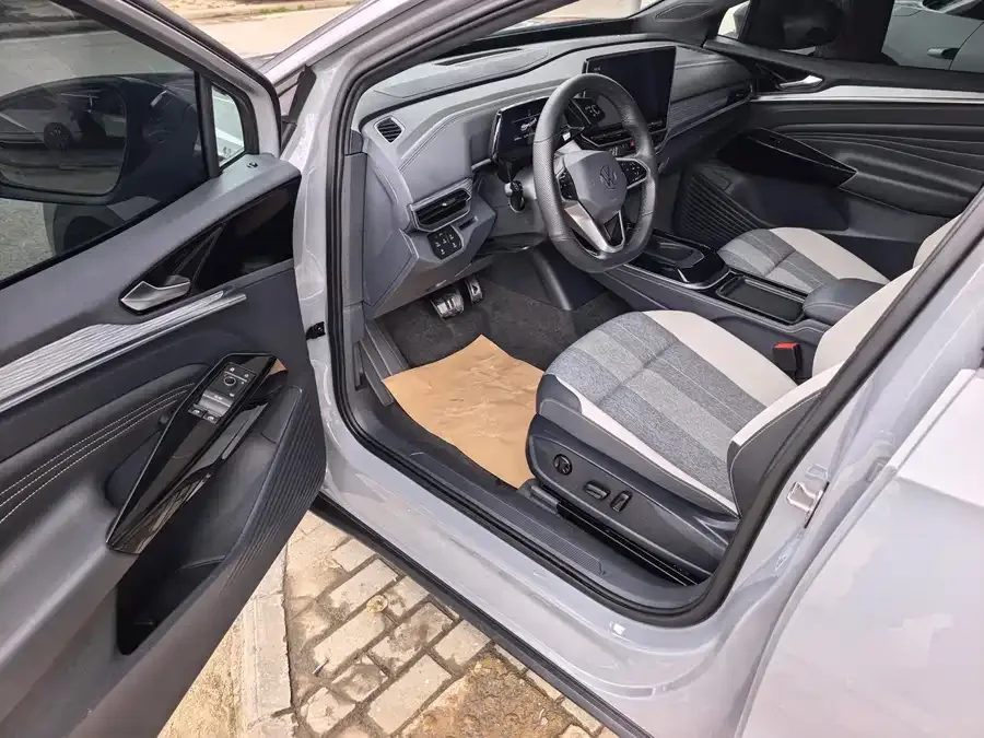 Volkswagen ID.4 Crozz ID.4 CROZZ 2024 Pure Enjoyment Limited Edition 2024 — миниатюра 2