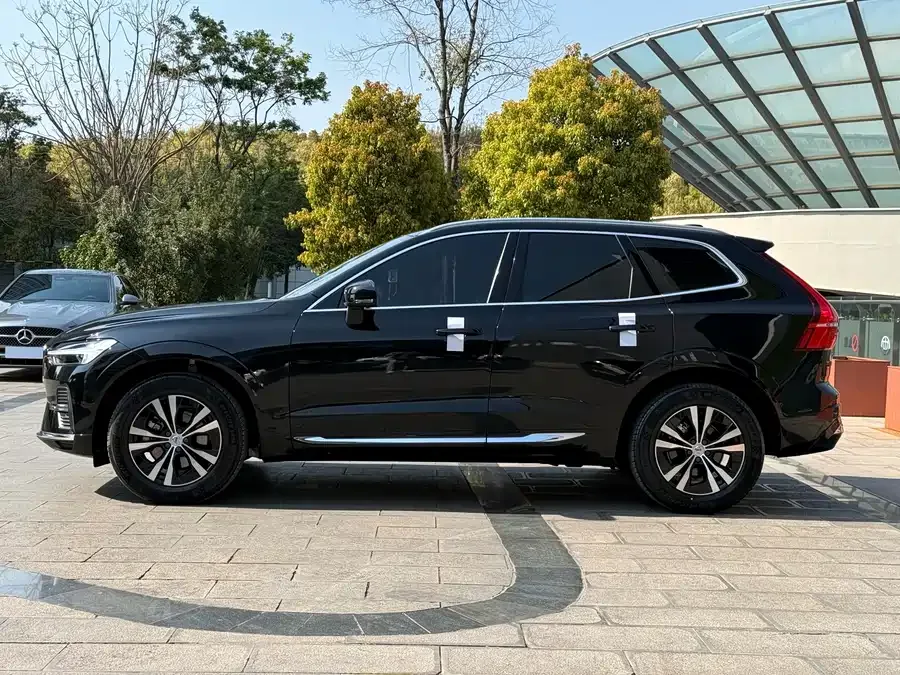 Volvo XC60 2023 B5 4WD Zhiyi Luxury Edition 2022 — миниатюра 3
