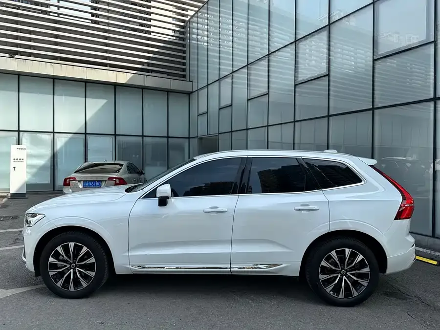 Volvo XC60 2024 B5 4WD Zhiyuan Luxury Edition 2024 — миниатюра 2