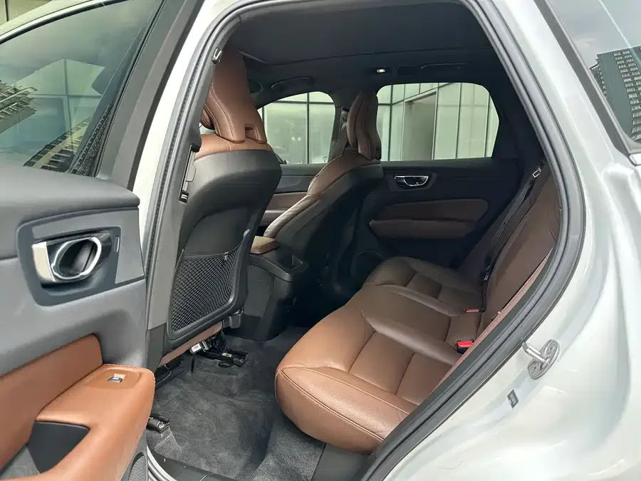 Volvo XC60 2024 B5 4WD Zhiyuan Luxury Edition 2024 — миниатюра 3