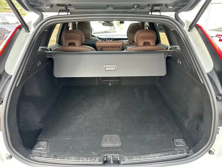 Volvo XC60 2024 B5 4WD Zhiyuan Luxury Edition 2024 — миниатюра 5