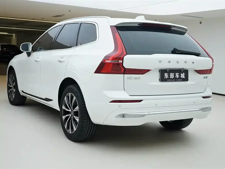 Volvo XC60 2023 B5 4WD Zhiyuan Luxury Edition 2022 — миниатюра 2
