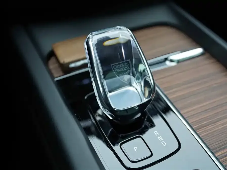 Volvo XC60 2023 B5 4WD Zhiyuan Luxury Edition 2022 — миниатюра 3
