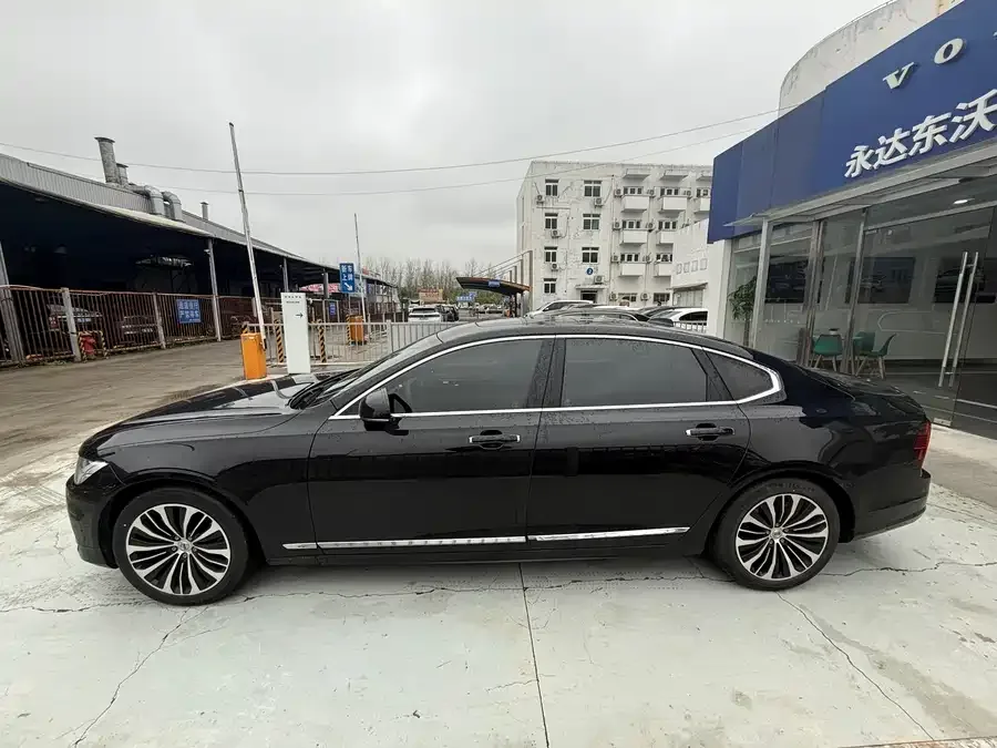 Volvo S90 2023 B5 Zhiyi Luxury Edition 2022 — миниатюра 2