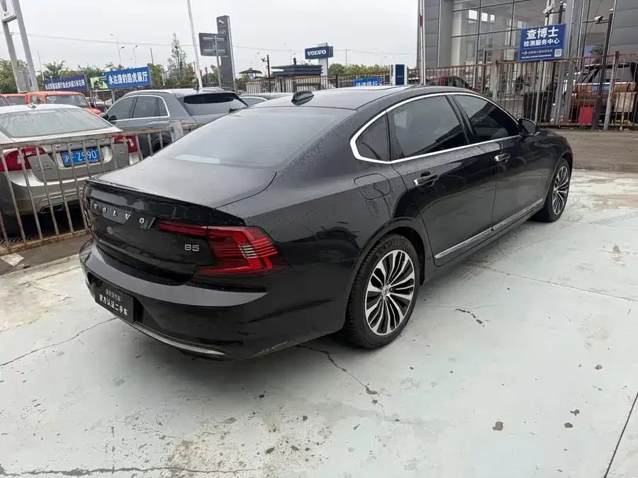 Volvo S90 2023 B5 Zhiyi Luxury Edition 2022 — миниатюра 3