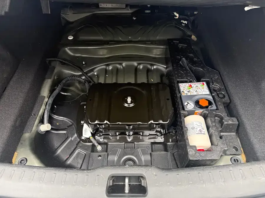 Volvo S90 2023 B5 Zhiyi Luxury Edition 2022 — миниатюра 4