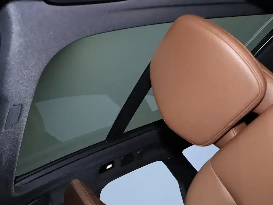 Volvo XC60 2022 B5 4WD Zhiyi Luxury Edition 2022 — миниатюра 4