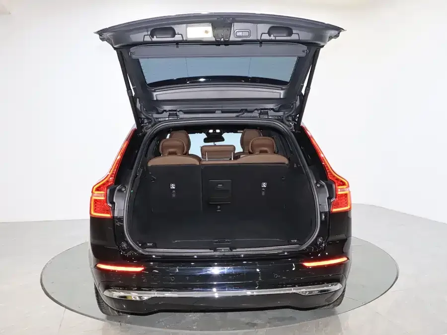 Volvo XC60 2022 B5 4WD Zhiyi Luxury Edition 2022 — миниатюра 5