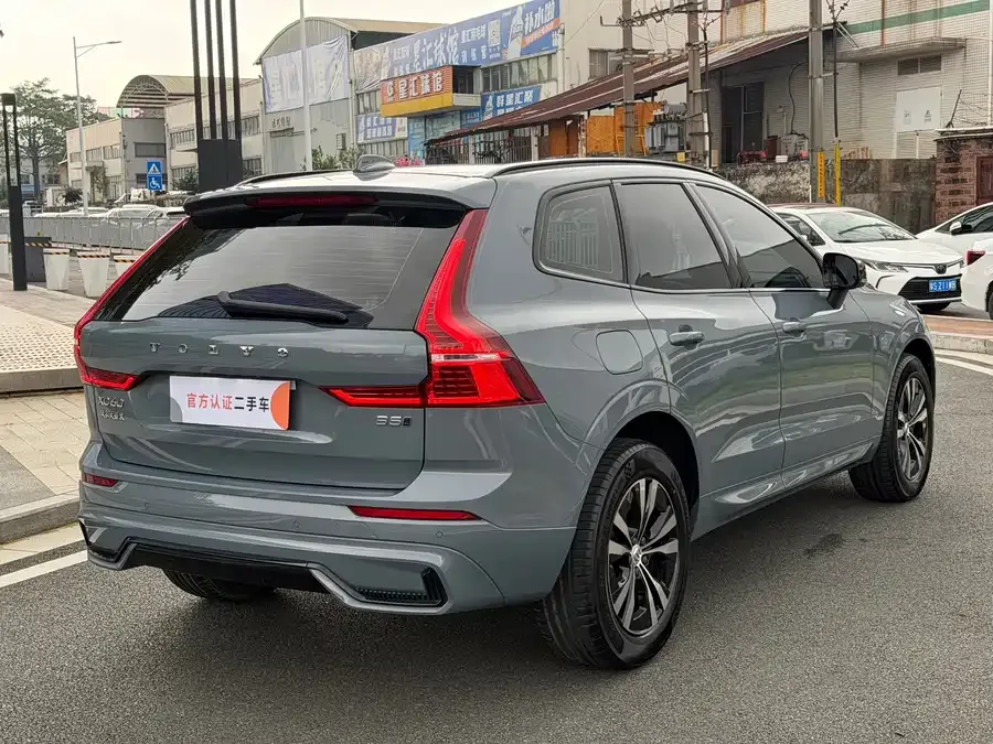 Volvo XC60 2022 B5 four-wheel drive Zhiyi Sports Edition 2022 — миниатюра 4