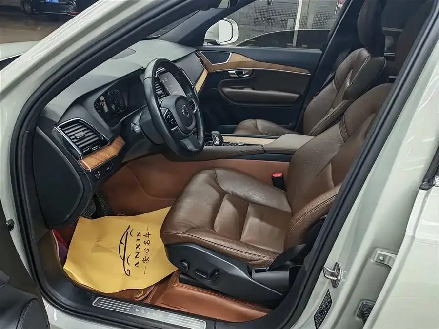 Volvo XC90 2021 B6 Zhiyi Luxury Edition 7-seater 2022 — миниатюра 3