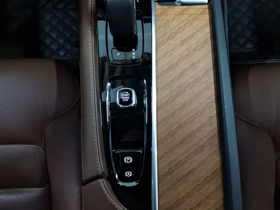 Volvo XC90 2024 B6 Zhiyi Luxury Edition 7 Seaters 2024 — миниатюра 4