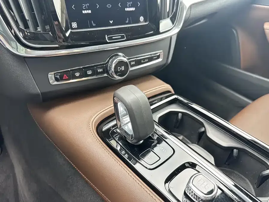 Volvo S90 plug-in hybrid 2024 plug-in hybrid four-wheel drive long-range Zhiyi luxury version 2024 — миниатюра 2