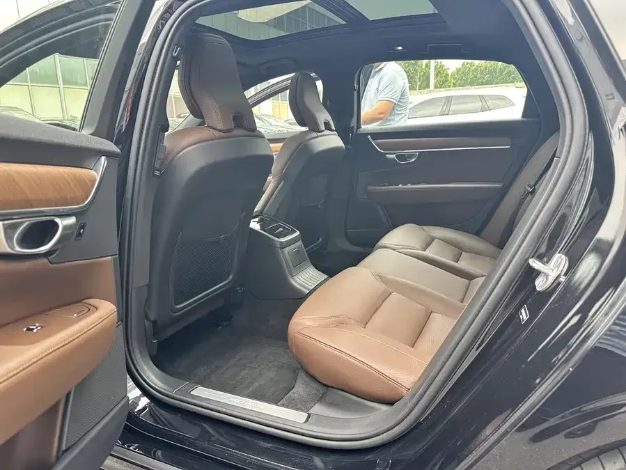 Volvo S90 plug-in hybrid 2024 plug-in hybrid four-wheel drive long-range Zhiyi luxury version 2024 — миниатюра 3