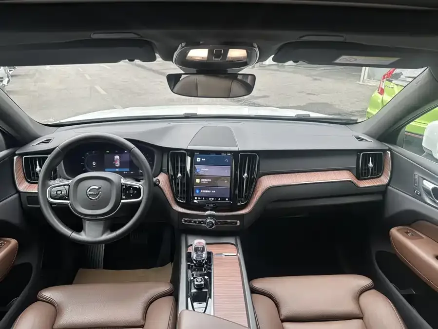 Volvo XC60 2024 B5 4WD Zhiyuan Luxury Edition 2024 — миниатюра 3