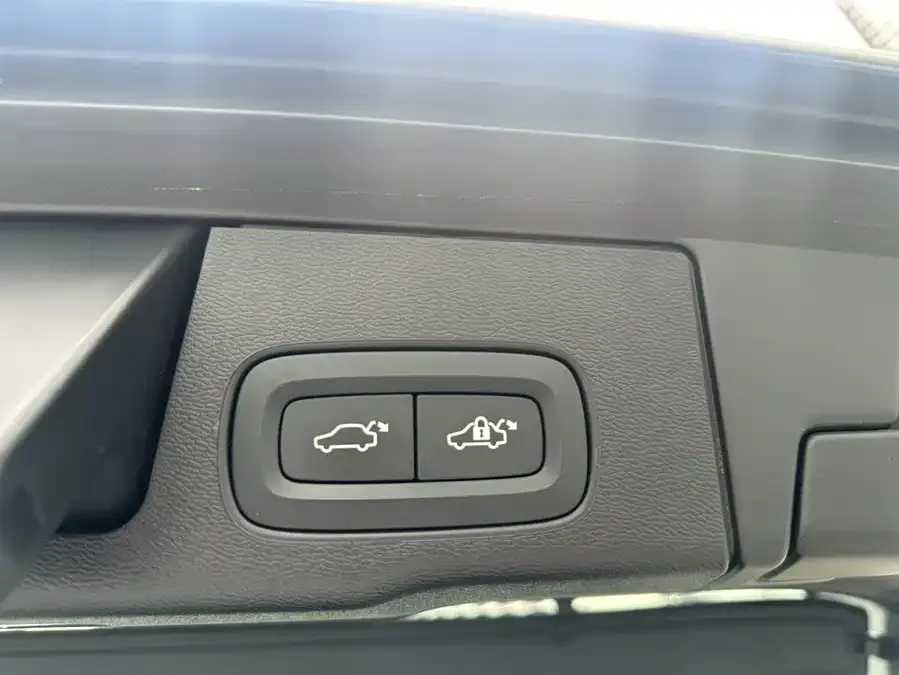 Volvo XC60 2024 B5 4WD Zhiyuan Luxury Edition 2024 — миниатюра 5