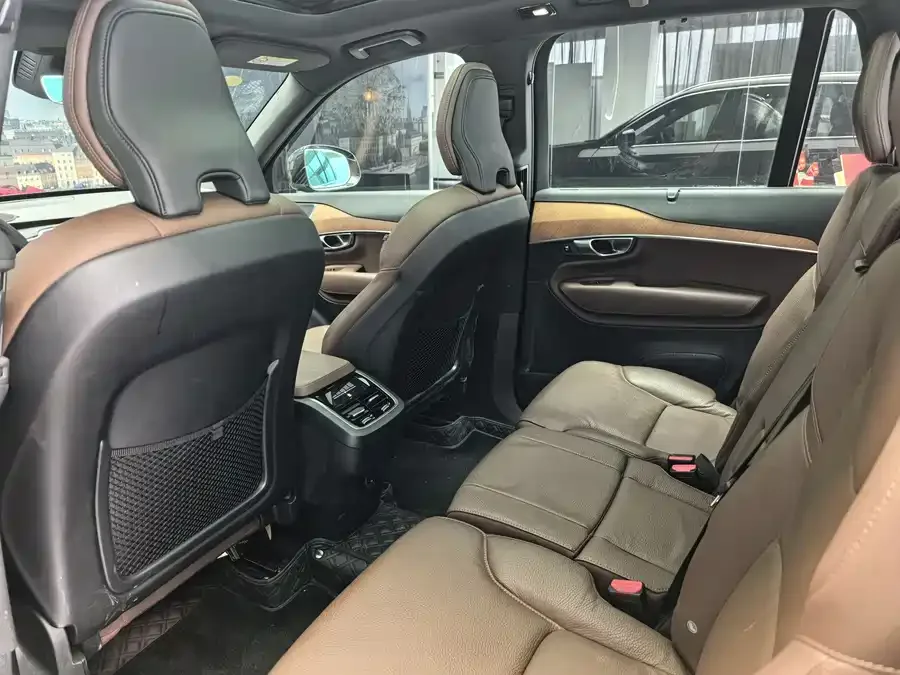 Volvo XC90 2024 B6 Zhiyi Luxury Edition 7 Seaters 2025 — миниатюра 2