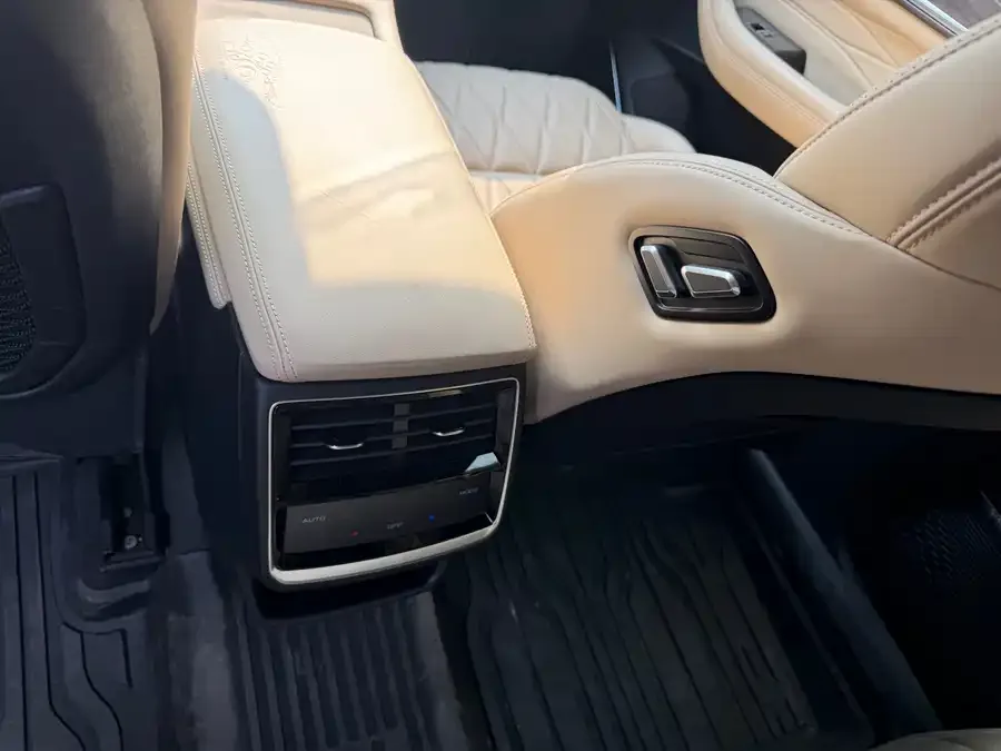 Geely Monjaro Xingyue L 2025 Dongfangyao 2.0TD Automatic 4WD Moon-Watching Edition 2024 — миниатюра 3
