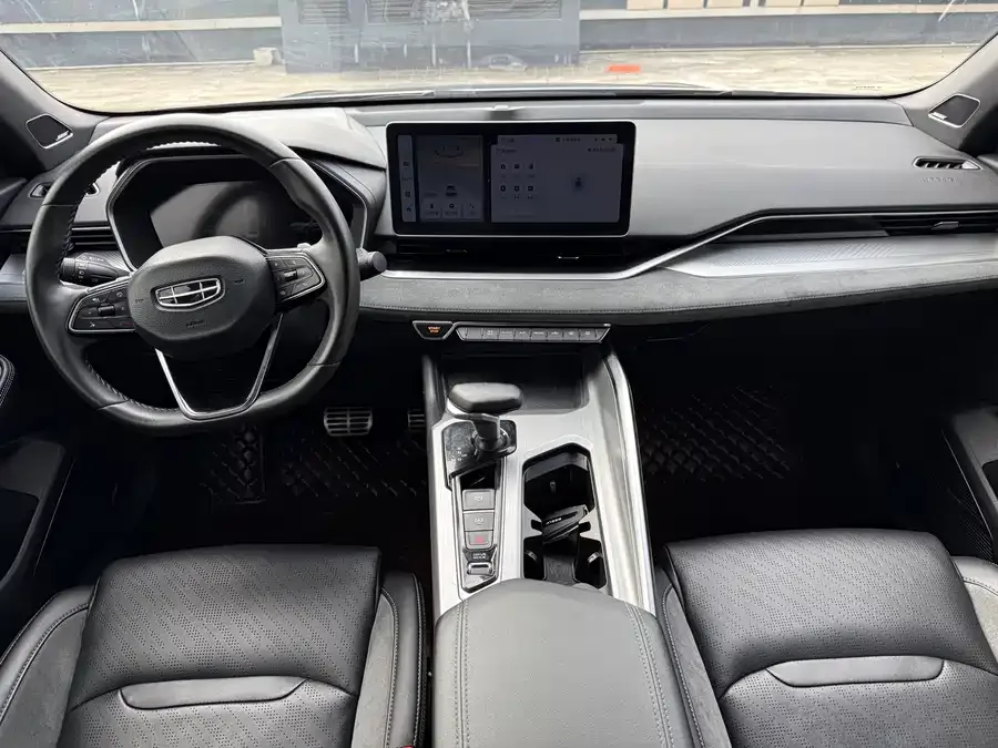 Geely Xingrui Xingrui 2023 2.0TD only available in green version 2022 — миниатюра 2