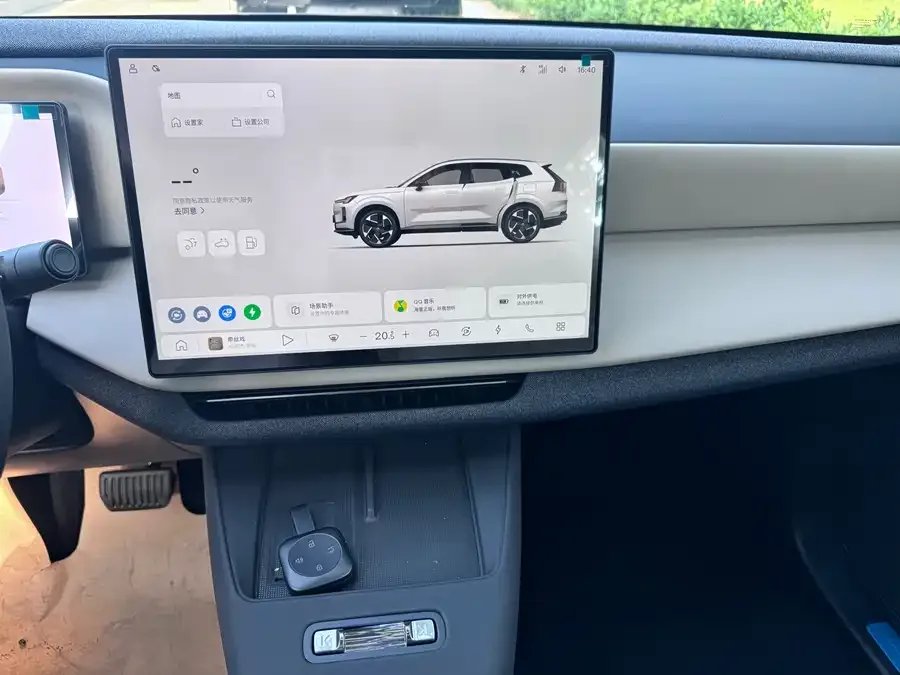 Volvo XC70 plug-in hybrid 2026 four-wheel drive long-range Core 2026 — миниатюра 3