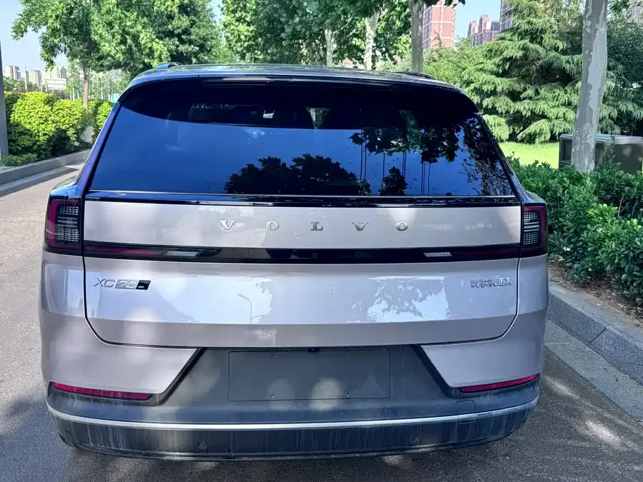 Volvo XC70 plug-in hybrid 2026 four-wheel drive long-range Core 2026 — миниатюра 5