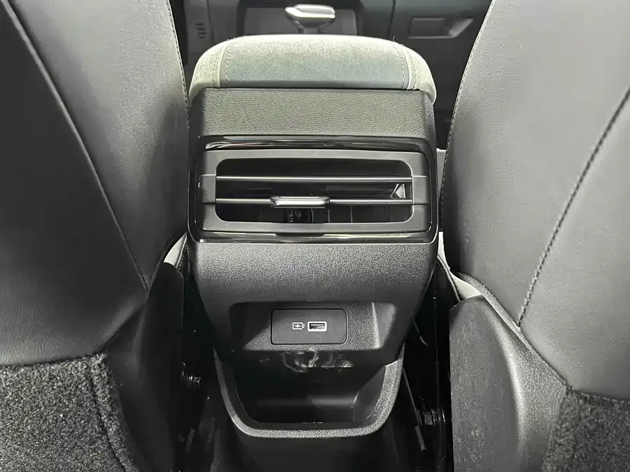 Geely Emgrand S Emgrand S 2022 1.4T CVT Crossover Player Edition 2023 — миниатюра 4